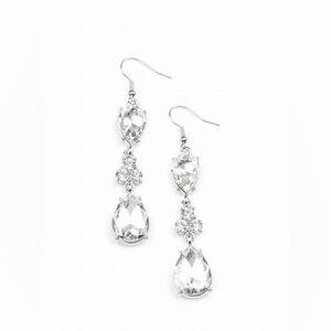 ❣️Silver and white rhinestones Drop Earrings❣️